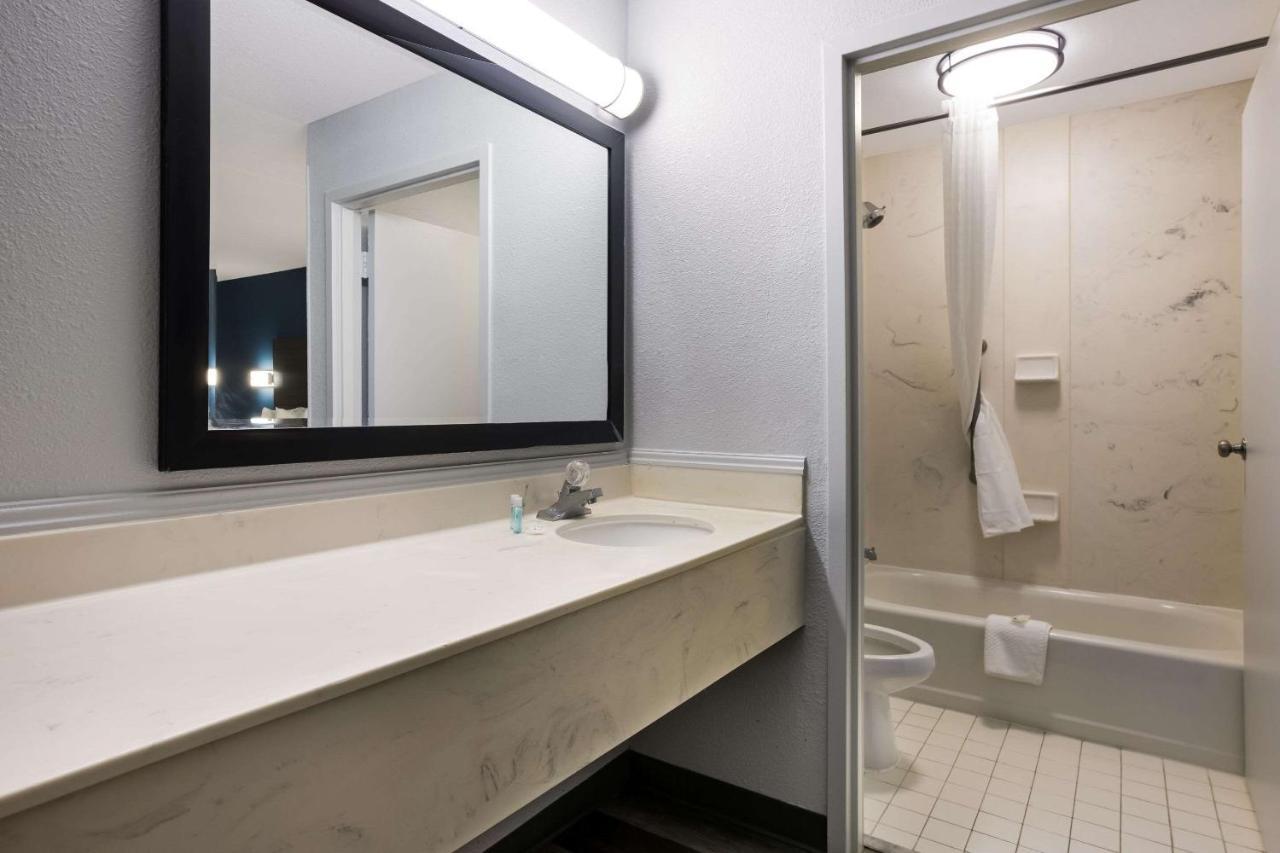 Suburban Studios Hinesville - Fort Stewart Area Bagian luar foto