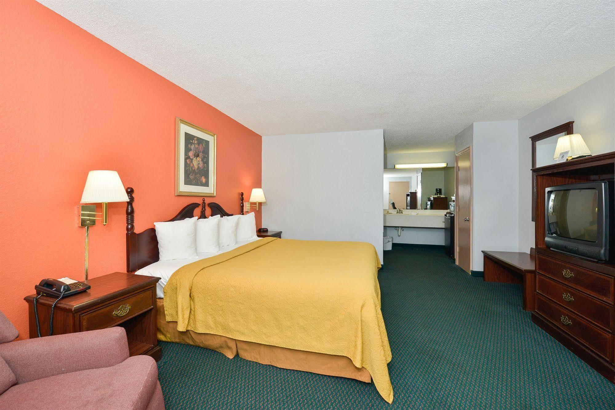 Suburban Studios Hinesville - Fort Stewart Area Bagian luar foto