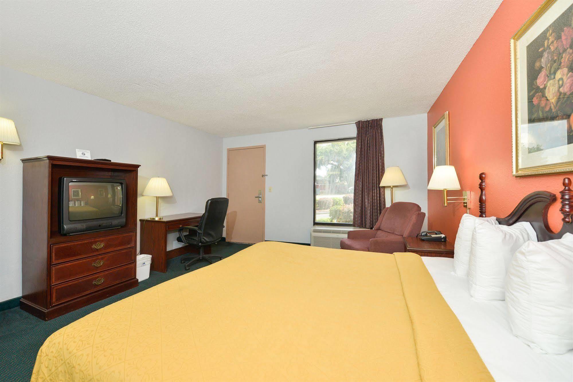 Suburban Studios Hinesville - Fort Stewart Area Bagian luar foto