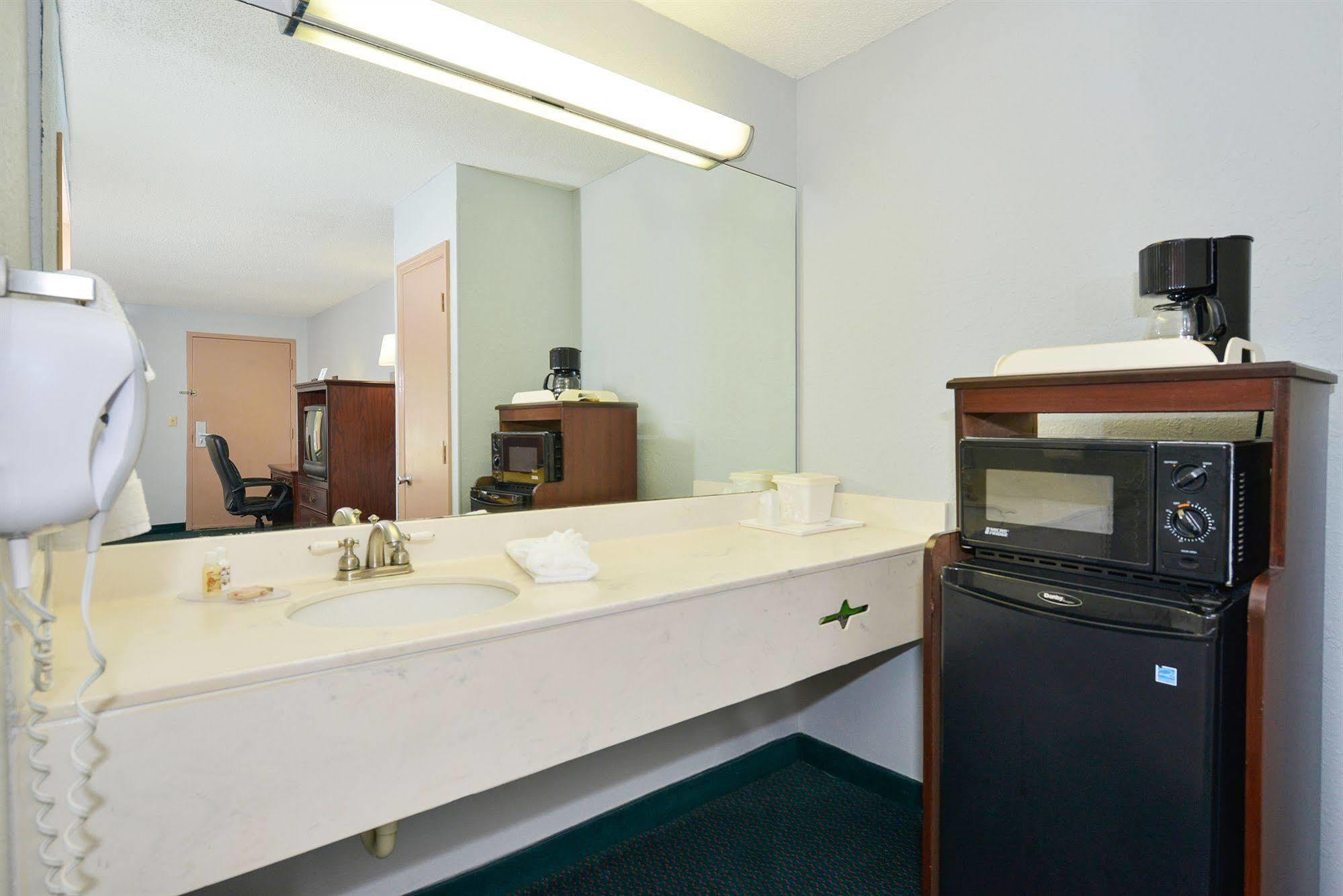 Suburban Studios Hinesville - Fort Stewart Area Bagian luar foto