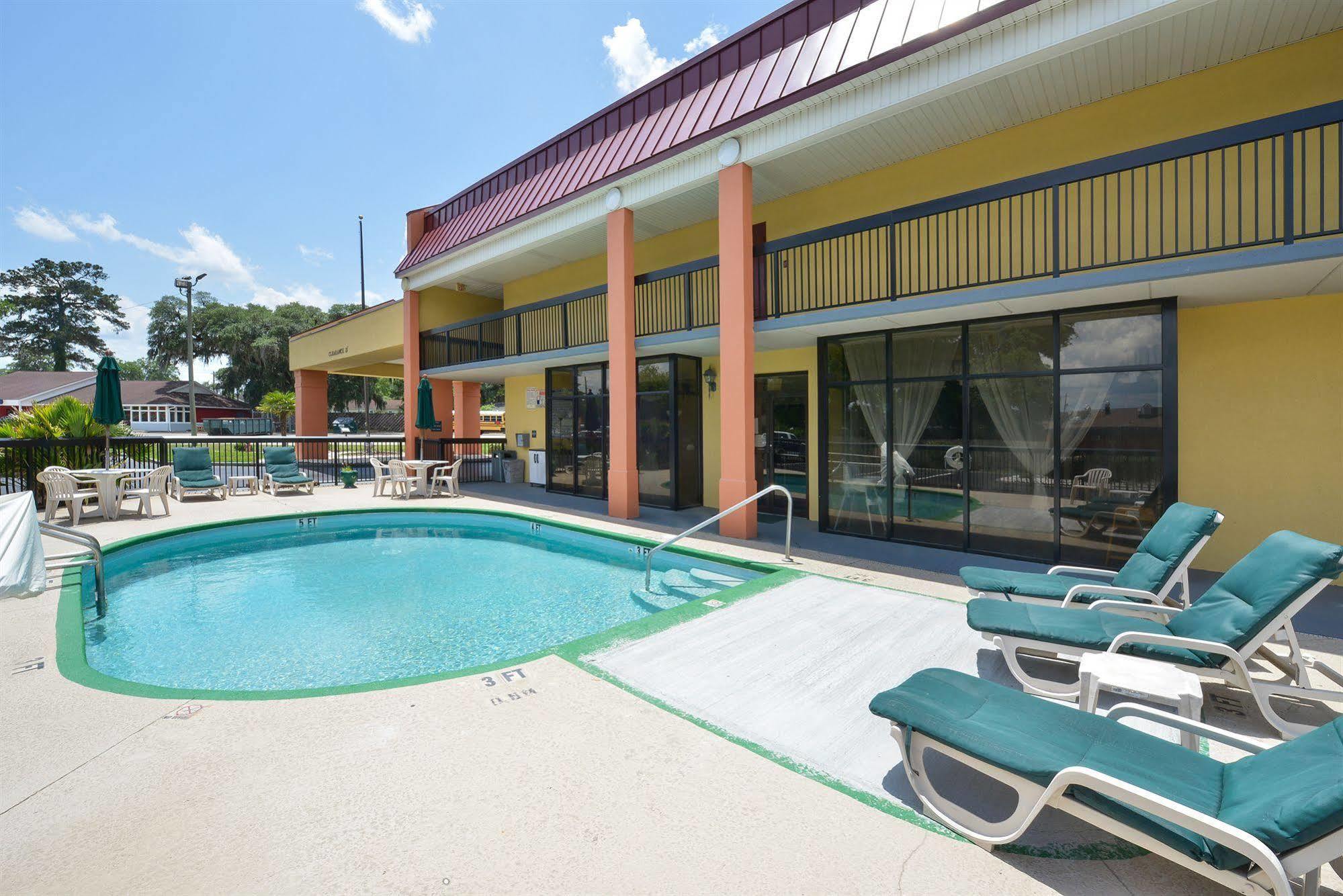 Suburban Studios Hinesville - Fort Stewart Area Bagian luar foto